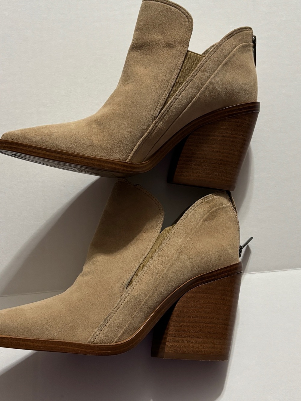 Vince Camuto Gradina Suede Ankle Booties Taupe Block Heel Size 7.5M
